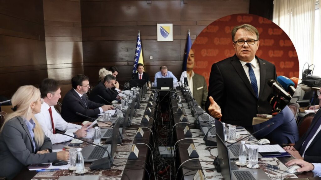 F31B3503-7E61-473C-8323-FBC3B25474AA